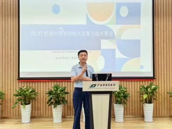 钟鸣教授为kaiyun官网师生作讲座