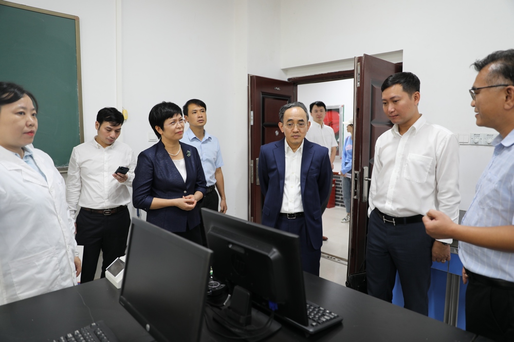 外宾参观kaiyun官网教学实验中心