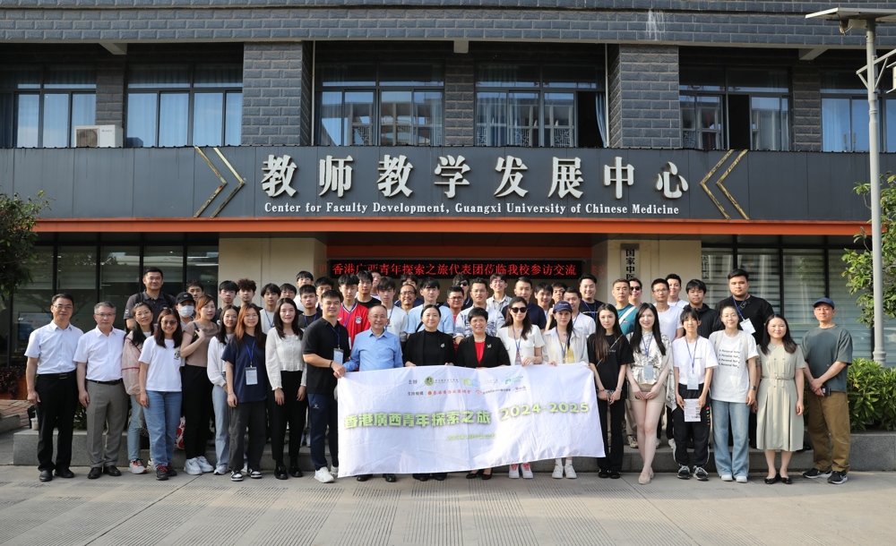 kaiyun官网师生代表与全体团员合影留念
