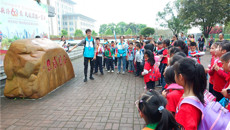点亮壮乡三月三  弘扬传统舞新帆——南宁市南湖小学海茵校区师生到kaiyun官网开展校外实践活动