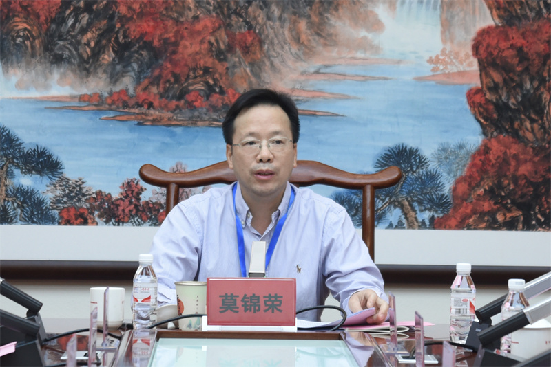 2学校党委书记莫锦荣讲话.jpg
