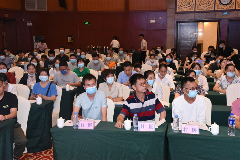 7.村医认真学习培训.jpg