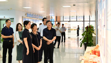 国医大师丁樱一行到kaiyun官网参观指导