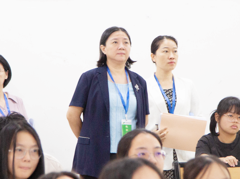姚春校长检查