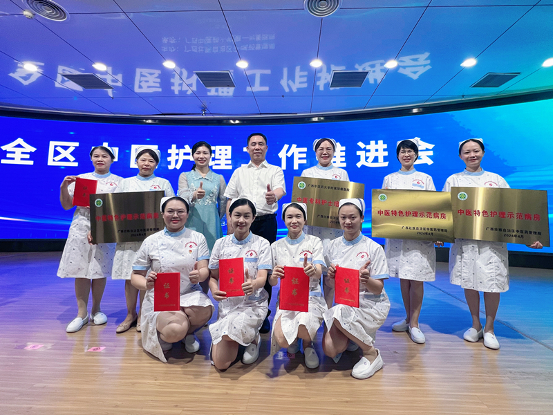 唐友明院长与kaiyun官网获奖者合影.jpg.jpg 唐友明院长与kaiyun官网获奖者合影.jpg.jpg
