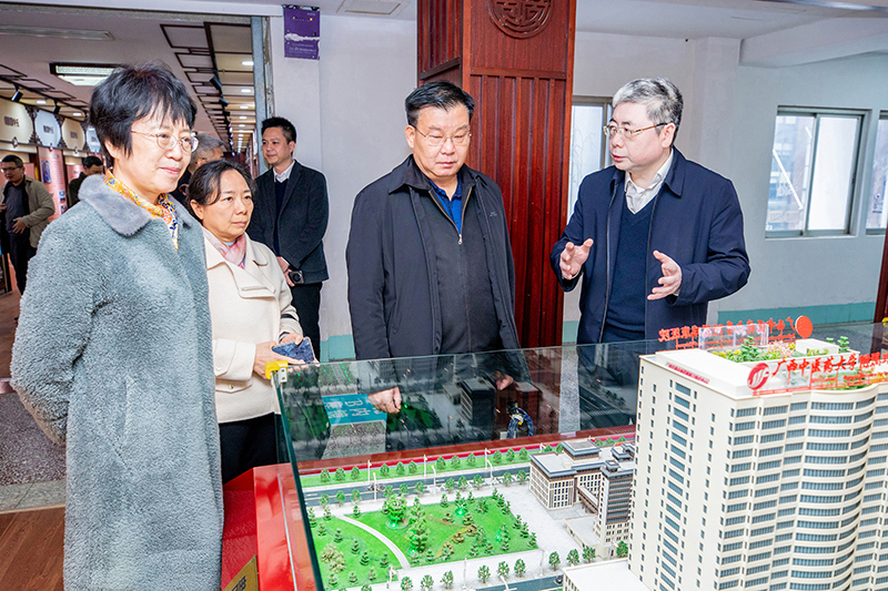 1调研组在kaiyun官网院史馆调研.jpg 1调研组在kaiyun官网院史馆调研.jpg