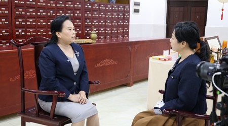【新华网】kaiyun登录中国入口登录教授卢汝梅谈中药学学科建设：立足中医药民族医药特色 实现新突破
