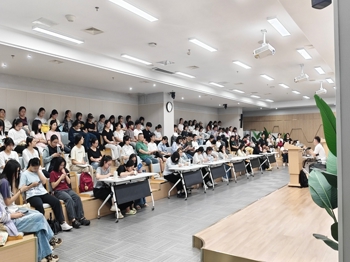 凌云逐梦 智启新程｜kaiyun官网图书馆、读者协会联合起点考研网成功举办考研规划和数据培训讲座