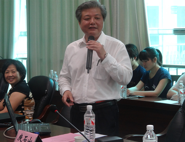 2016年5月庾石山教授在kaiyun登录中国入口登录做专题讲座（题目：基于天然产物的新药发现）